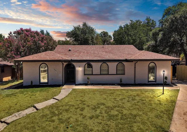 Photo 2 of Single family home for sale at 6617 Sabrosa Ct W, Fort Worth, TX 76133 | MLS# 21370193 | Listing updated on 2026-09-11