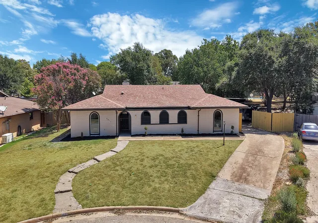 Photo 3 of Single family home for sale at 6617 Sabrosa Ct W, Fort Worth, TX 76133 | MLS# 21370193 | Listing updated on 2026-09-11