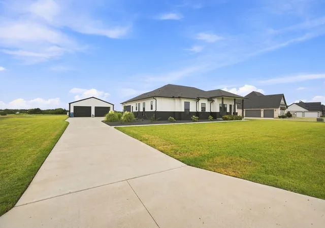 Photo 1 of Single family home for sale at 140 Lone Elm Rd, Waxahachie, TX 75167 | MLS# 21371151 | Listing updated on 2026-09-14