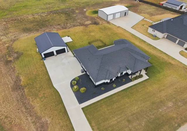Photo 2 of Single family home for sale at 140 Lone Elm Rd, Waxahachie, TX 75167 | MLS# 21371151 | Listing updated on 2026-09-14