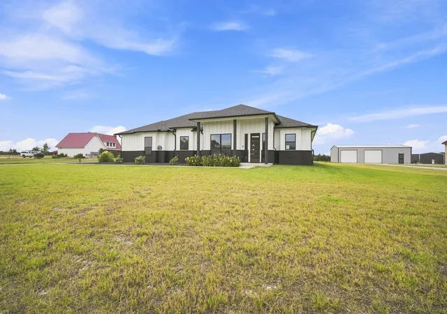 Photo 3 of Single family home for sale at 140 Lone Elm Rd, Waxahachie, TX 75167 | MLS# 21371151 | Listing updated on 2026-09-14