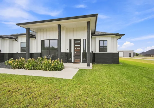 Photo 4 of Single family home for sale at 140 Lone Elm Rd, Waxahachie, TX 75167 | MLS# 21371151 | Listing updated on 2026-09-14