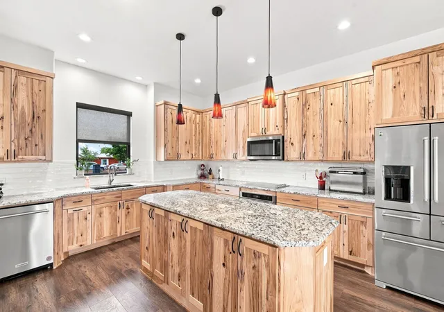Photo 1 of Single family home for sale at 140 Lone Elm Rd, Waxahachie, TX 75167 | MLS# 21371151 | Listing updated on 2026-09-25