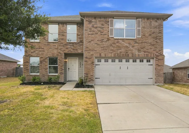 Photo 4 of Single family home for sale at 202 Cheyenne Dr, Waxahachie, TX 75165 | MLS# 21363316 | Listing updated on 2026-10-04