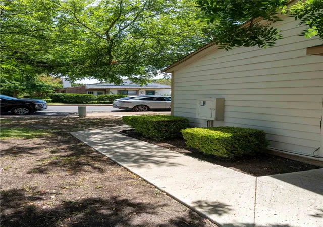 Photo 3 of Townhouse for sale at 13769 Brookgreen Cir, Dallas, TX 75240 | MLS# 21360803 | Listing updated on 2026-09-12