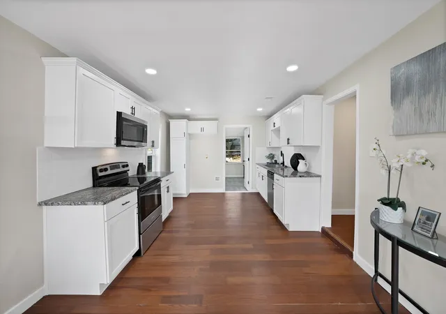 Photo 3 of Single family home for sale at 5500 Dartmouth Ave, River Oaks, TX 76114 | MLS# 21371368 | Listing updated on 2026-09-14