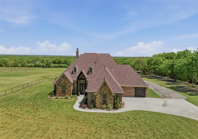 Photo 1 of Single family home for sale at 10106 Prather Rd, Springtown, TX 76082 | MLS# 21369961 | Listing updated on 2026-09-15
