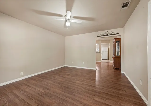 Photo 4 of Sale Pending at 422 N Wood St, Denton, TX 76209 | MLS# 21313182 | Listing updated on 2026-09-15