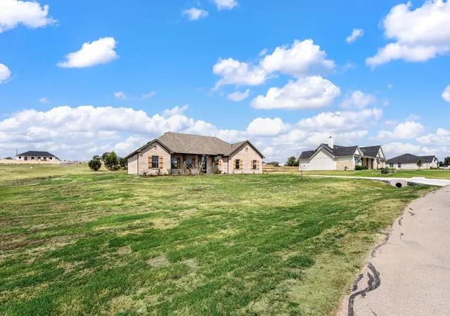 Photo 3 of Single family home for sale at 1013 Gatlin Ct, Springtown, TX 76082 | MLS# 21371447 | Listing updated on 2026-10-04