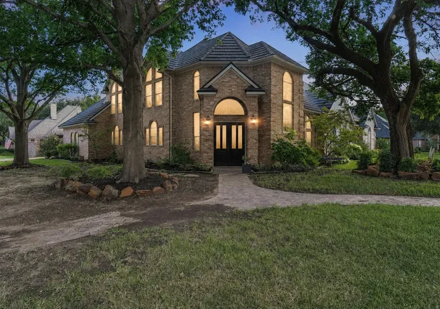 Photo 1 of Single family home for sale at 2700 Cottonwood, Colleyville, TX 76034 | MLS# 21370166 | Listing updated on 2026-10-02