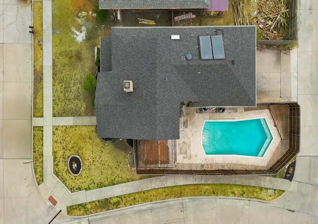Photo 2 of Sale Pending at 2923 Menlo Park Ln, Carrollton, TX 75007 | MLS# 21367609 | Listing updated on 2026-09-13