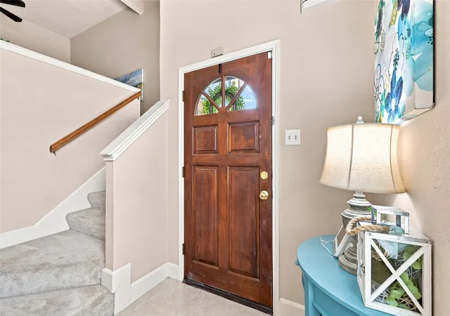 Photo 4 of Sale Pending at 2923 Menlo Park Ln, Carrollton, TX 75007 | MLS# 21367609 | Listing updated on 2026-09-13
