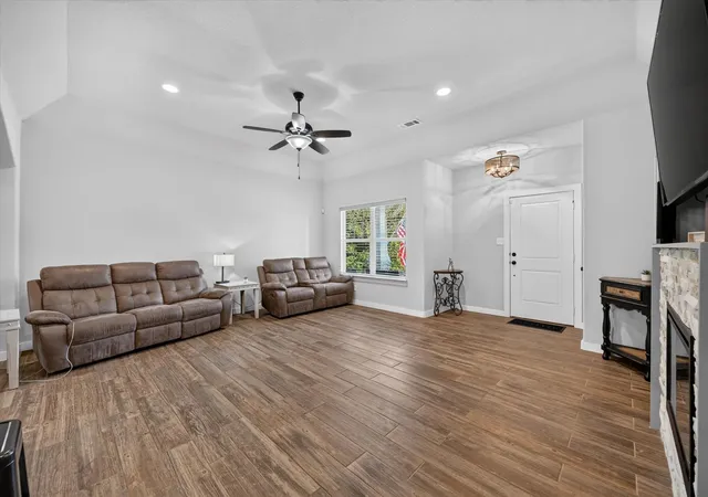 Photo 3 of Single family home for sale at 705 Phillips Ct, Mansfield, TX 76063 | MLS# 21371427 | Listing updated on 2026-09-28