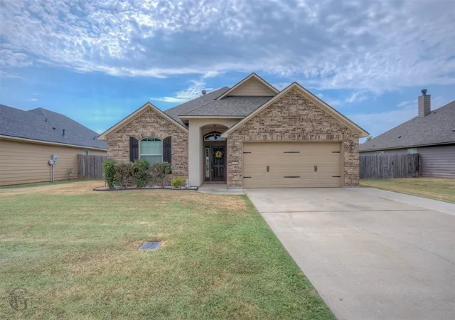 Photo 1 of Sale Pending at 3424 Grand Cane Ln, Bossier City, LA 71111 | MLS# 21369104 | Listing updated on 2026-09-19