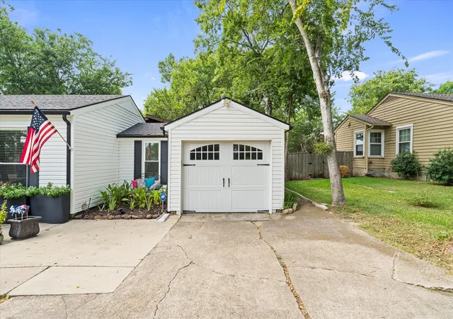 Photo 3 of Single family home for sale at 606 Storrs St, Rockwall, TX 75087 | MLS# 21371444 | Listing updated on 2026-09-27