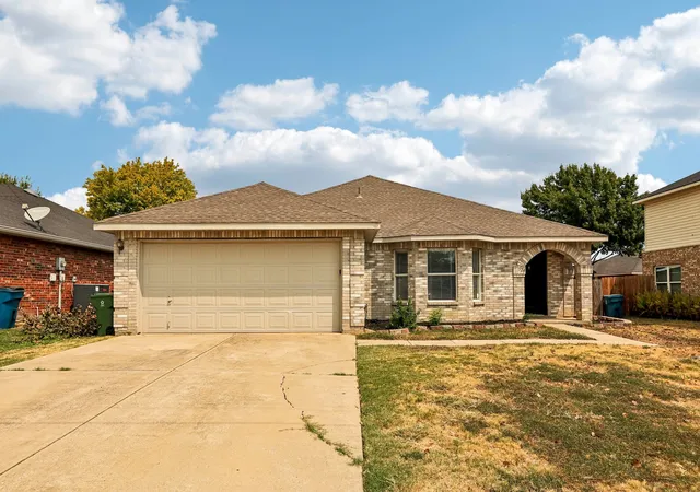 Photo 1 of Single family home for sale at 324 Marshall Creek Rd, Roanoke, TX 76262 | MLS# 21366779 | Listing updated on 2026-10-05