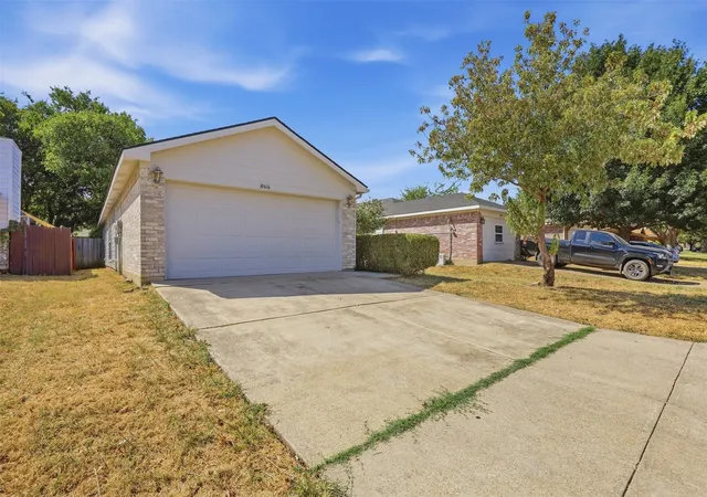 Photo 3 of Single family home for sale at 10616 Shadywood Dr, Fort Worth, TX 76140 | MLS# 21371547 | Listing updated on 2026-09-18