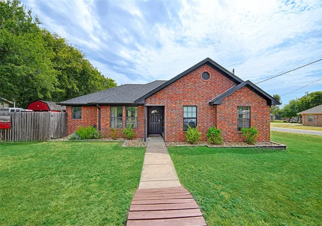 Photo 1 of Single family home for sale at 1102 14th St, Honey Grove, TX 75446 | MLS# 21370540 | Listing updated on 2026-09-10