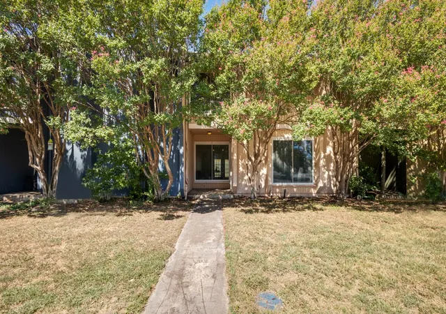 Photo 2 of Townhouse for sale at 1404 Sombre Vista Dr, Denton, TX 76205 | MLS# 21367090 | Listing updated on 2026-10-21