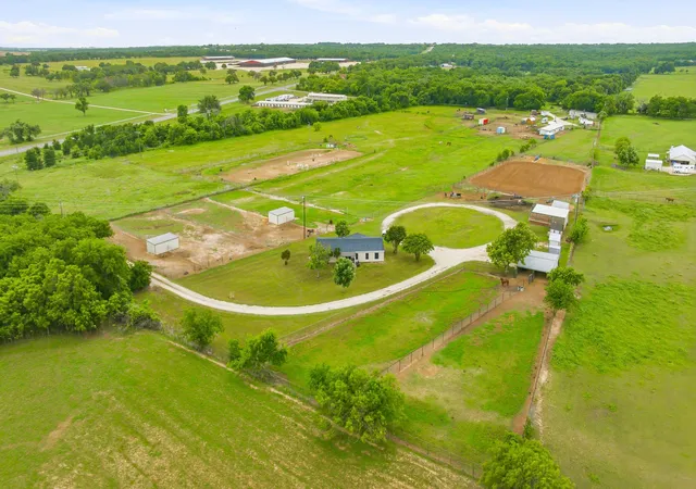 Photo 1 of Single family home for sale at 11555 N Us Hwy 377, Stephenville, TX 76401 | MLS# 21369015 | Listing updated on 2026-09-14