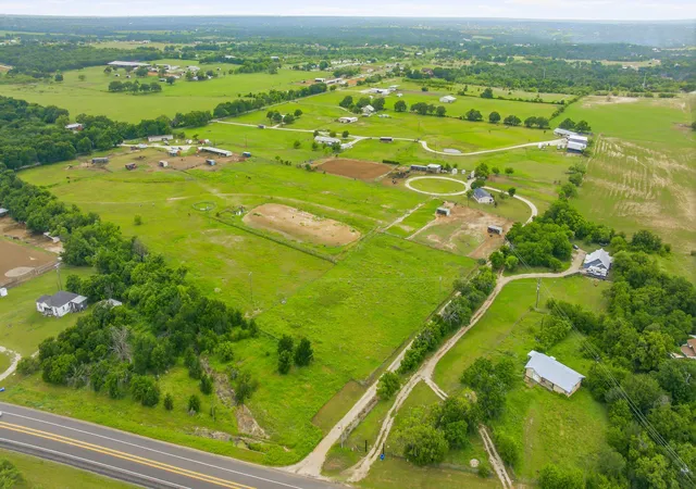 Photo 3 of Single family home for sale at 11555 N Us Hwy 377, Stephenville, TX 76401 | MLS# 21369015 | Listing updated on 2026-09-14