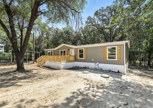 Photo 2 of Manufactured home for sale at 131 Kelly Ct, Azle, TX 76020 | MLS# 21354162 | Listing updated on 2026-09-09