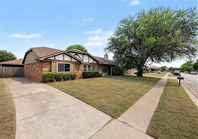 Photo 2 of Sale Pending at 2926 Hilltop Dr, Euless, TX 76039 | MLS# 21367713 | Listing updated on 2026-09-10