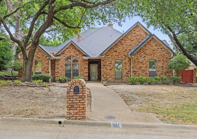 Photo 1 of Single family home for sale at 521 Shoreview Dr, Rockwall, TX 75087 | MLS# 21368766 | Listing updated on 2026-09-10