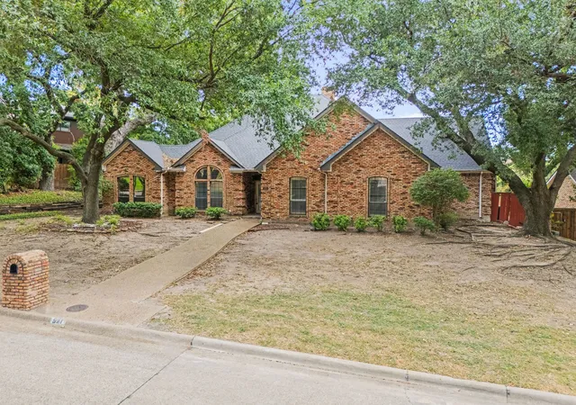 Photo 2 of Single family home for sale at 521 Shoreview Dr, Rockwall, TX 75087 | MLS# 21368766 | Listing updated on 2026-09-10