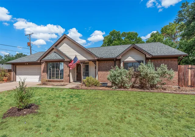 Photo 1 of Single family home for sale at 2809 Sarah Dr, Pantego, TX 76013 | MLS# 21371548 | Listing updated on 2026-09-13