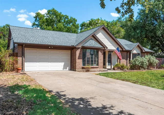 Photo 2 of Single family home for sale at 2809 Sarah Dr, Pantego, TX 76013 | MLS# 21371548 | Listing updated on 2026-09-13