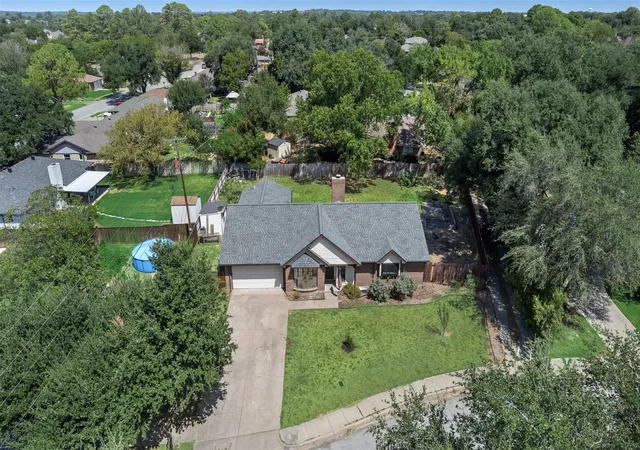 Photo 3 of Single family home for sale at 2809 Sarah Dr, Pantego, TX 76013 | MLS# 21371548 | Listing updated on 2026-09-13
