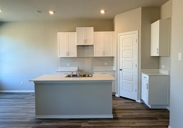 Photo 2 of Sale Pending at 908 Parkvista Dr, Cleburne, TX 76031 | MLS# 21371266 | Listing updated on 2026-09-09
