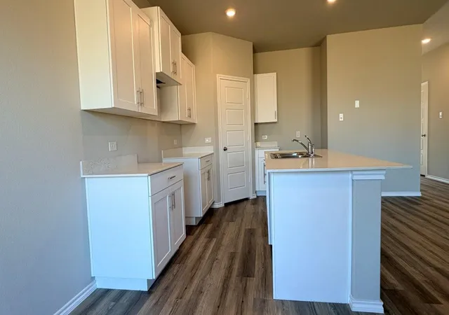 Photo 3 of Sale Pending at 908 Parkvista Dr, Cleburne, TX 76031 | MLS# 21371266 | Listing updated on 2026-09-09