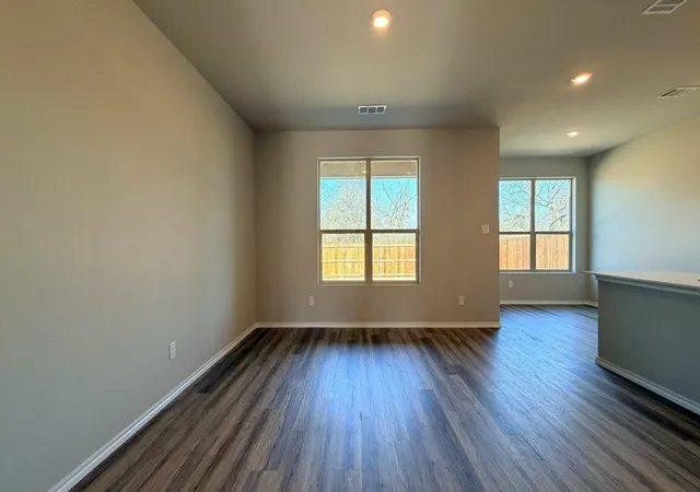 Photo 4 of Sale Pending at 908 Parkvista Dr, Cleburne, TX 76031 | MLS# 21371266 | Listing updated on 2026-09-09