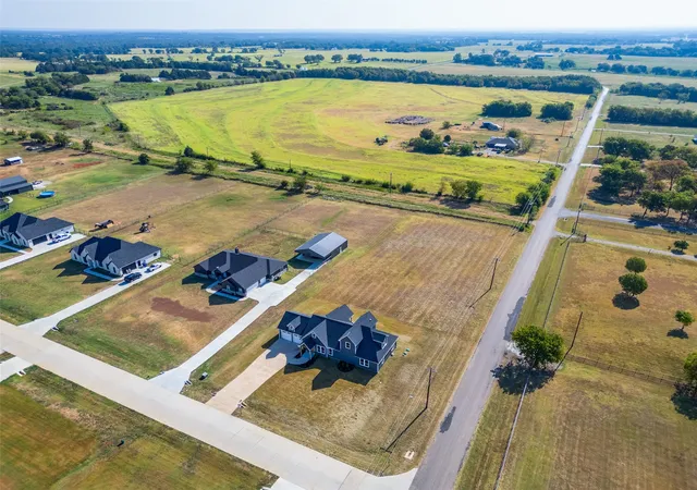 Photo 3 of Sale Pending at 1561 Dixie Estates Wy, Whitesboro, TX 76273 | MLS# 21371595 | Listing updated on 2026-10-02