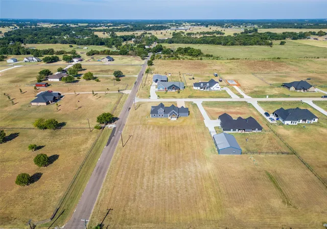Photo 3 of Sale Pending at 1561 Dixie Estates Wy, Whitesboro, TX 76273 | MLS# 21371595 | Listing updated on 2026-10-02