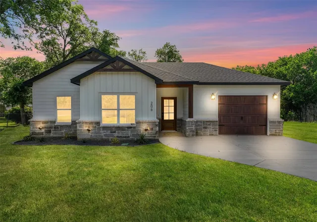 Photo 1 of Sale Pending at 206 S Fm 308, Milford, TX 76670 | MLS# 21371726 | Listing updated on 2026-09-18