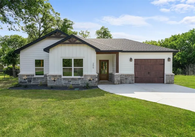 Photo 2 of Sale Pending at 206 S Fm 308, Milford, TX 76670 | MLS# 21371726 | Listing updated on 2026-09-18