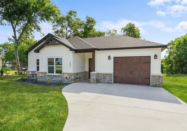 Photo 3 of Sale Pending at 206 S Fm 308, Milford, TX 76670 | MLS# 21371726 | Listing updated on 2026-09-18