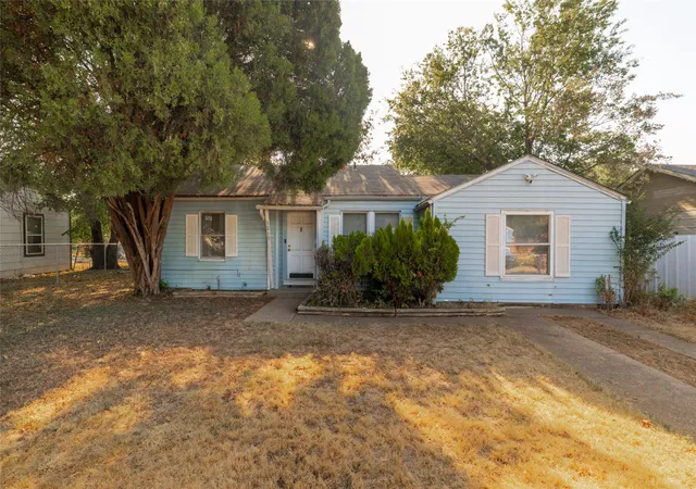 Photo 1 of Sale Pending at 3265 Illinois Ave, Fort Worth, TX 76110 | MLS# 21371344 | Listing updated on 2026-09-10
