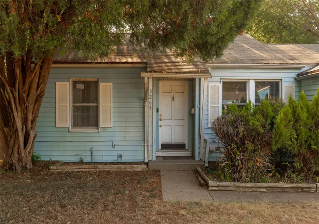 Photo 3 of Sale Pending at 3265 Illinois Ave, Fort Worth, TX 76110 | MLS# 21371344 | Listing updated on 2026-09-10