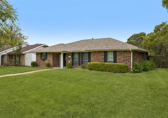 Photo 2 of Sale Pending at 507 Lake Ridge Dr, Allen, TX 75002 | MLS# 21348247 | Listing updated on 2026-09-27