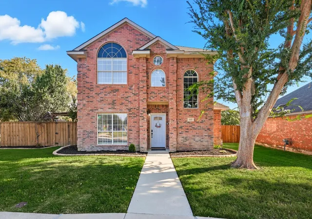Photo 3 of Single family home for sale at 537 Purdue Dr, Lewisville, TX 75067 | MLS# 21369082 | Listing updated on 2026-09-08