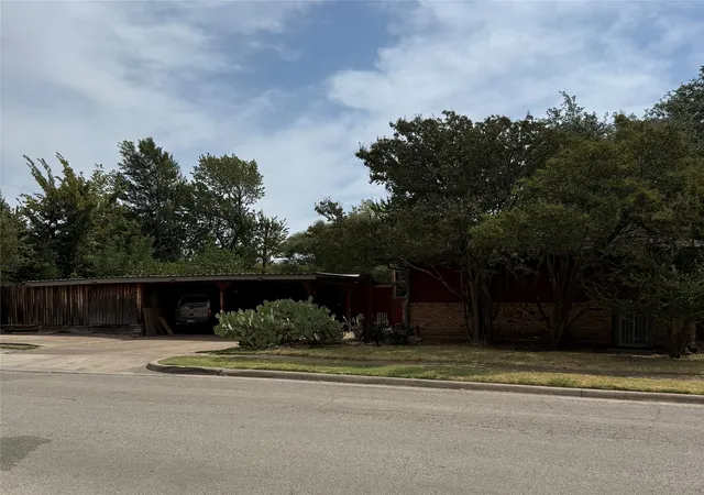 Photo 2 of Sale Pending at 3509 Northaven Rd, Dallas, TX 75229 | MLS# 21371656 | Listing updated on 2026-09-13