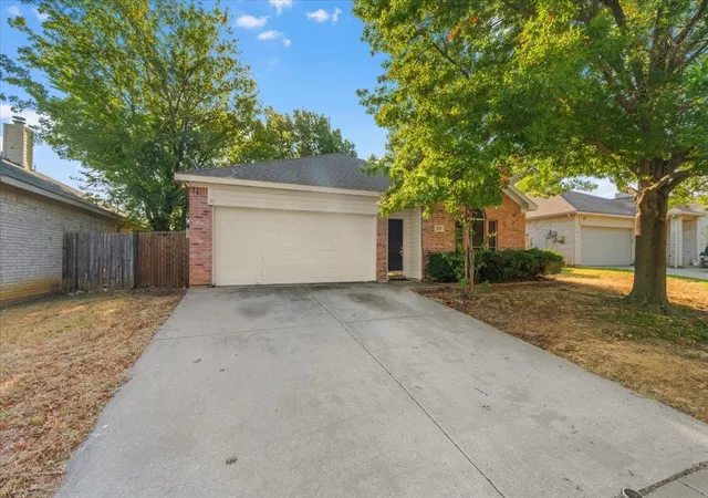 Photo 1 of Single family home for sale at 3933 Parkhaven Dr, Denton, TX 76210 | MLS# 21371757 | Listing updated on 2026-09-14
