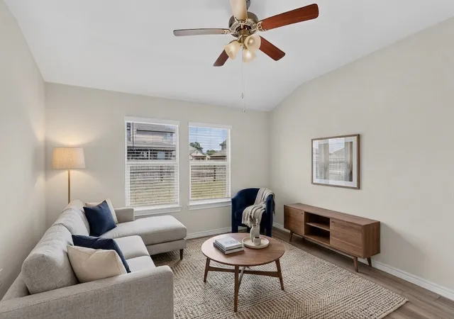 Photo 3 of Sale Pending at 5713 Berkley Heights Dr, Waco, TX 76708 | MLS# 21369582 | Listing updated on 2026-09-11