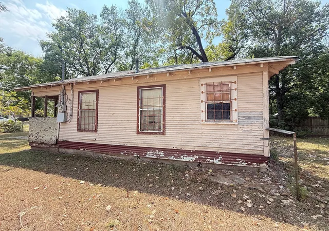 Photo 1 of Sale Pending at 2555 Randolph St, Dallas, TX 75241 | MLS# 21371672 | Listing updated on 2026-09-14