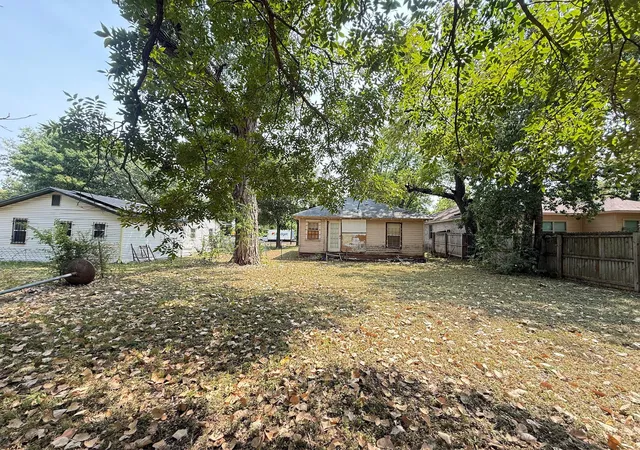 Photo 3 of Sale Pending at 2555 Randolph St, Dallas, TX 75241 | MLS# 21371672 | Listing updated on 2026-09-14