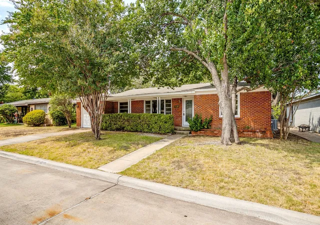 Photo 2 of Single family home for sale at 5736 Tracyne Dr, Westworth Village, TX 76114 | MLS# 21371807 | Listing updated on 2026-09-11